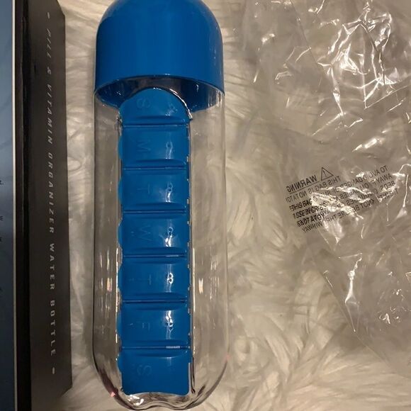 Set of two pill and vitamin organizers/water bottle NWT - Picture 4 of 6